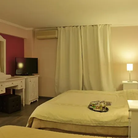 מלון Orfeas Classic 2*